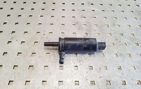 Skoda Octavia Mk2 (1Z) Headlight washer pump 3B7955681