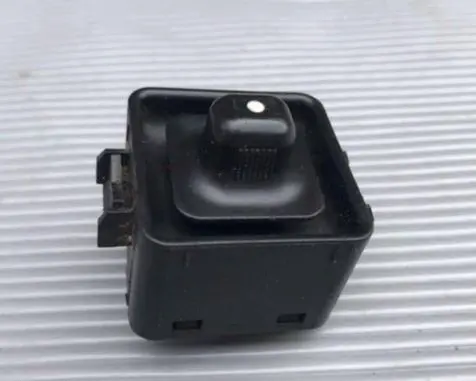 Mercedes-Benz E W124 Wing mirror switch 1248201810