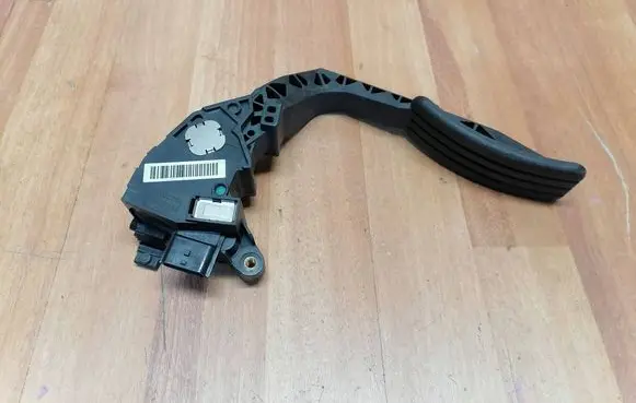 Renault Megane III Accelerator throttle pedal 180100009R