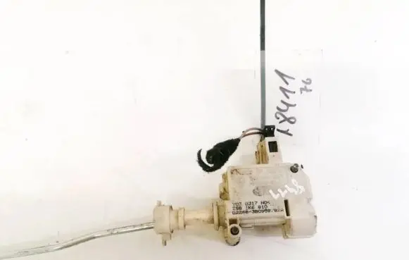 Volkswagen Golf V Central locking motor 3B0959782A