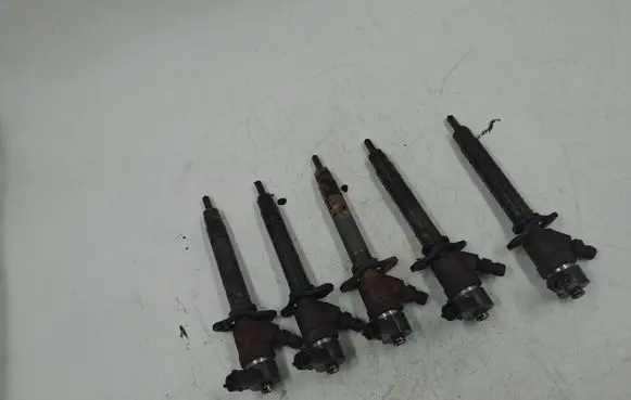 Volvo V70 Fuel injectors set 8658352 0445110078 2A6275L