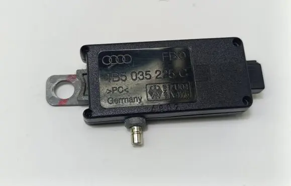 Audi A6 S6 C5 4B Aerial antenna amplifier 4B5035225C