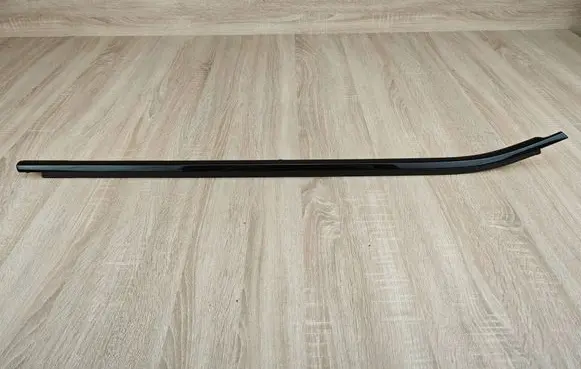 BMW X4 G02 Door glass trim 7410016