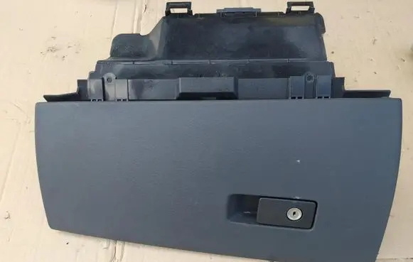 Volvo S80 Glove box