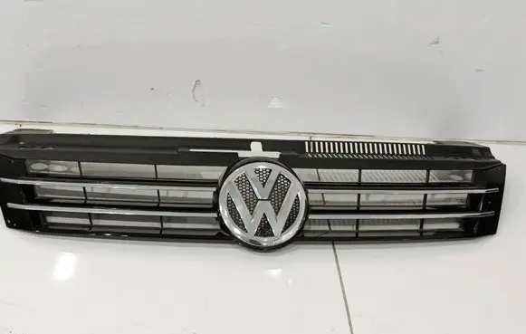 Volkswagen Sharan Front grill 7N0853653A 7N0853651D M90226