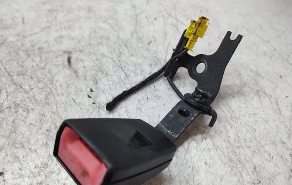 Mercedes-Benz E A207 Rear seatbelt buckle A2078600369