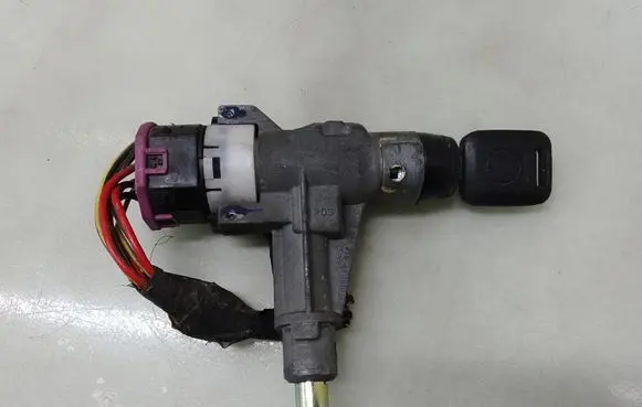 Audi 80 90 B3 Ignition lock 893905851