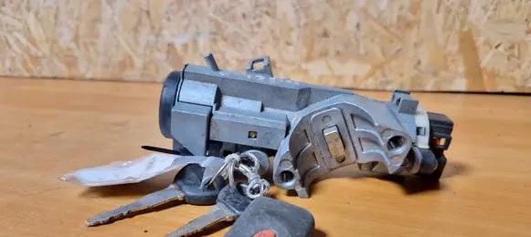 Mazda 626 Ignition lock GE4V7629X