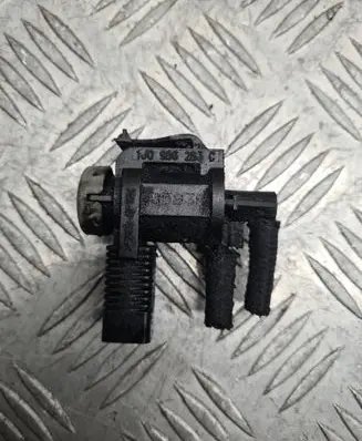 Volkswagen Golf IV Turbo solenoid valve 1J0906283C