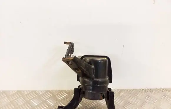 Toyota RAV 4 (XA40) Engine mount bracket