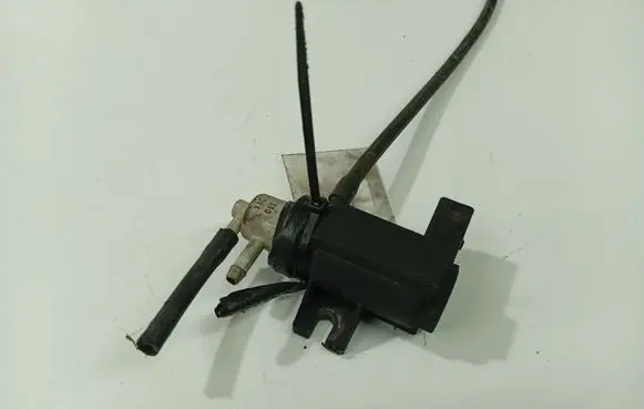 Volkswagen Golf IV Turbo solenoid valve 1j0906627