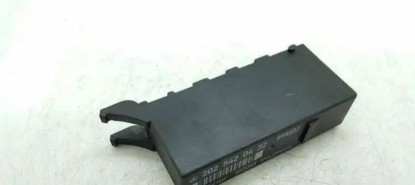 Mercedes-Benz C W202 Light module LCM 2025420432
