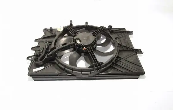 Fiat 500L Radiator cooling fan shroud
