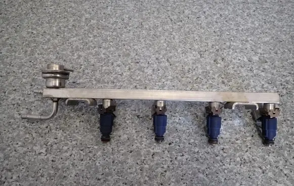 Nissan Micra Fuel injector supply line/pipe 