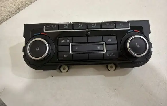 Volkswagen Golf Plus Climate control unit 5K0907044BT