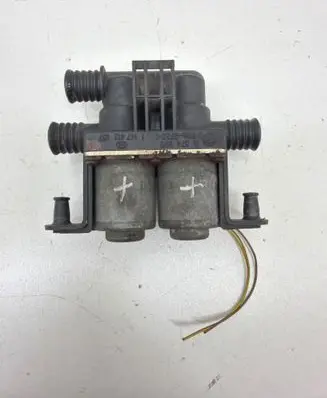 BMW 5 E60 E61 Coolant heater control valve 8374995 1147412137
