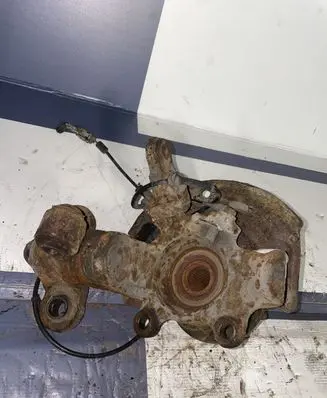 Nissan Primera Front wheel hub