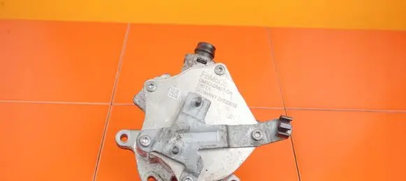 Ford Focus Vacuum pump CM5G2A451GA 27XZ2
