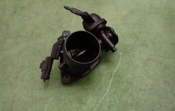Volvo V50 Throttle body valve 