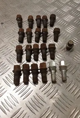 Seat Leon (1P) Nuts/bolts 