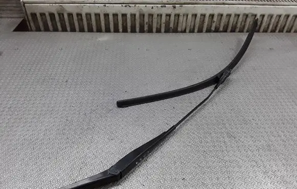 Ford Focus Windshield/front glass wiper blade 4M5117526AB
