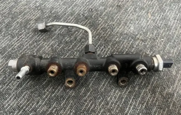 Fuel main line pipe