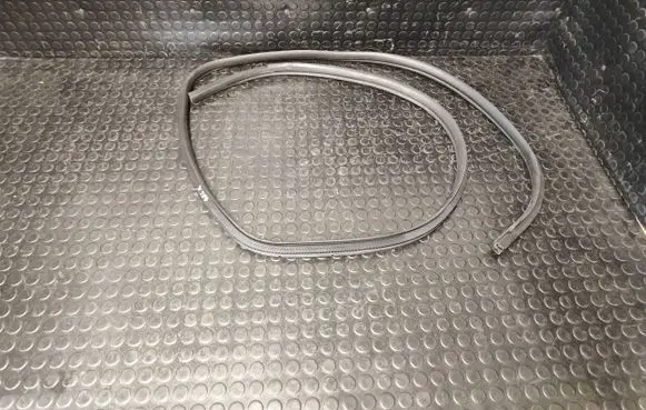 Peugeot 4008 Rear door rubber seal (on body) 