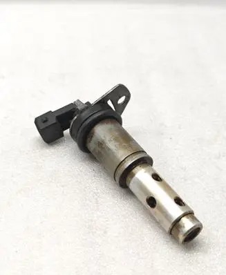 BMW 5 E60 E61 Camshaft vanos timing valve 13150350