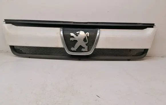 Peugeot Boxer Front bumper upper radiator grill 1304703070