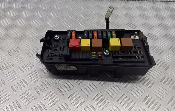 Opel Vectra C Fuse box cover 13112920