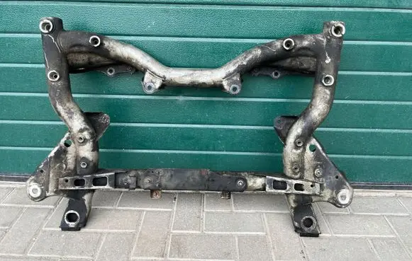 Mercedes-Benz E W212 Front subframe A0039981650