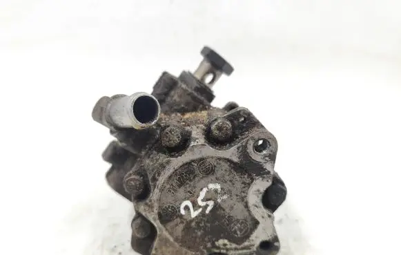Audi A4 S4 B5 8D Power steering pump 8E1145155