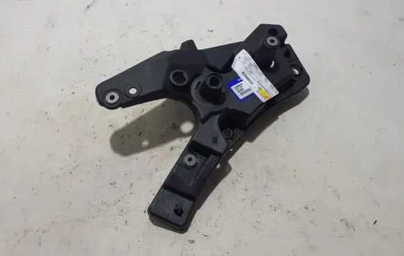 Volvo XC60 Fender mounting bracket 32288929