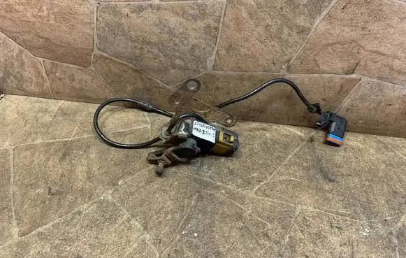 Mercedes-Benz E W212 Rear air suspension level height sensor A2125402705