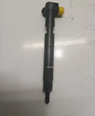 Mercedes-Benz CLA C117 X117 W117 Fuel injector 28307309