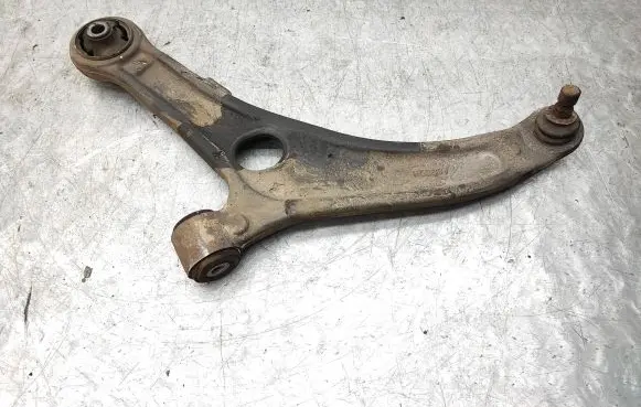 Hyundai i40 Front lower control arm/wishbone A6082M 848106