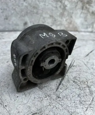 Mercedes-Benz B W245 Engine mount bracket A1692401018