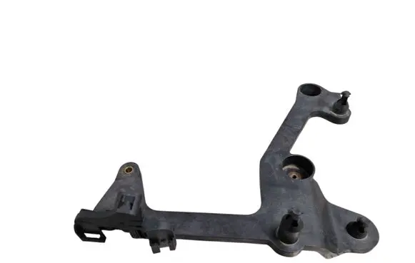 Volkswagen PASSAT B8 Air filter cleaner box bracket assembly 3Q0129671A