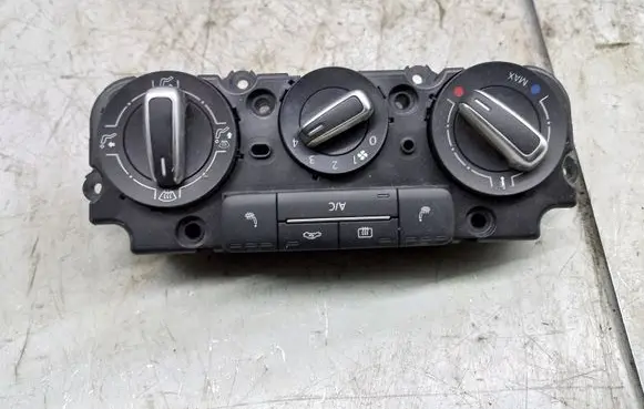 Volkswagen Jetta VI Climate control unit 5C0820047BA