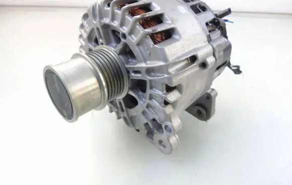 Audi A1 Generator/alternator 05E903026Q