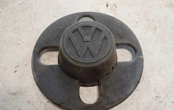 Volkswagen Golf II Original wheel cap 871601171