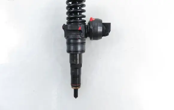 Volkswagen Golf V Fuel injector 0414720215 038130073AG
