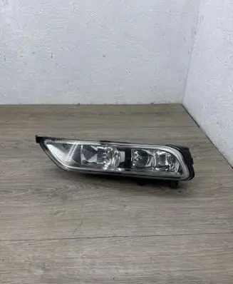 Volkswagen PASSAT B7 Front fog light 