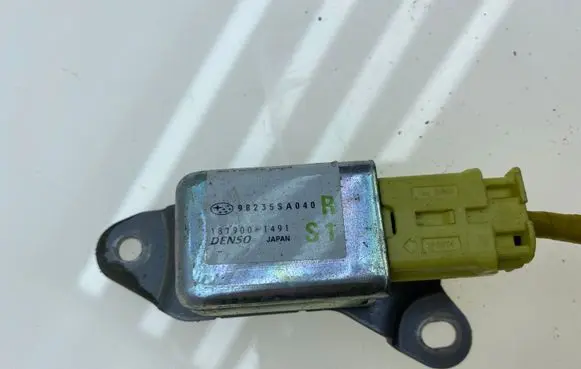 Subaru Forester SG Airbag deployment crash/impact sensor 98235SA040 98235SA 98235SA000