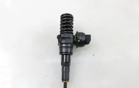 Volkswagen Transporter - Caravelle T5 Fuel injector 0414720215 038130073AG