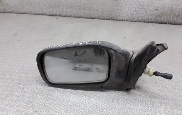 Nissan Sunny Manual wing mirror E13023254