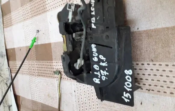 Renault Laguna I Front door lock