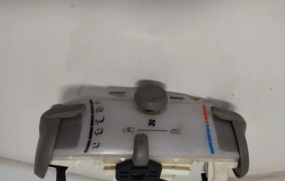 Toyota Aygo AB10 Climate control unit