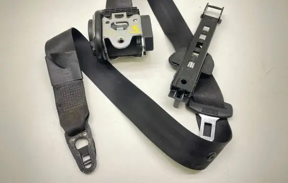 Audi A4 S4 B7 8E 8H Front seatbelt 8E0857706