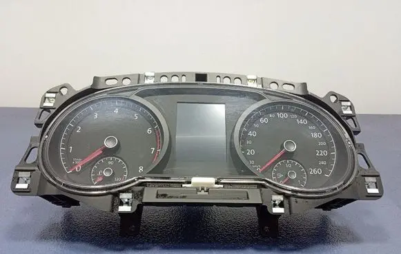 Volkswagen Golf Sportsvan Speedometer (instrument cluster) 5G1920750D